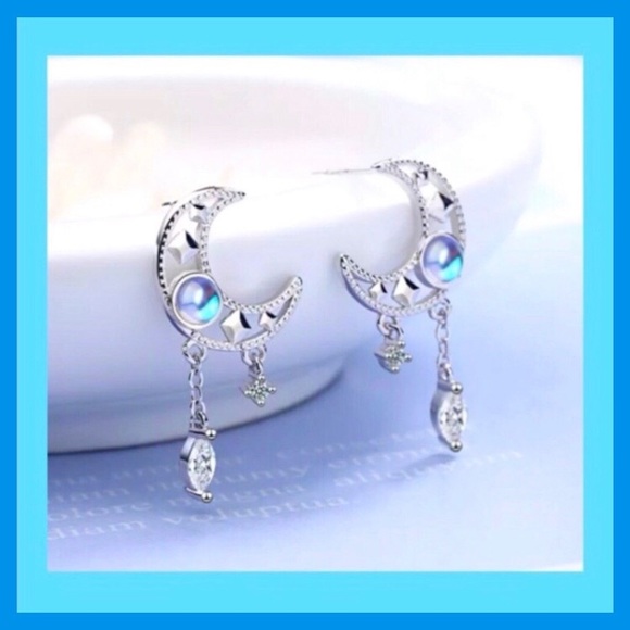 New!! Gorgeous 925 Silver Blue 🌙 Moon🌙 CZ Earrings! - Picture 1 of 5